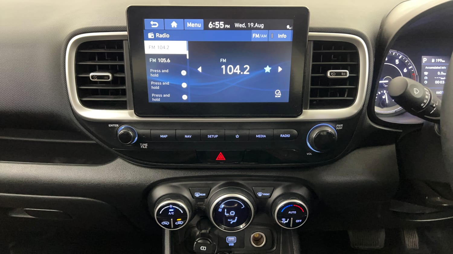 Used 2020 Hyundai Venue SX Plus 1.0 Turbo DCT Petrol Automatic interior MUSIC SYSTEM & AC CONTROL VIEW