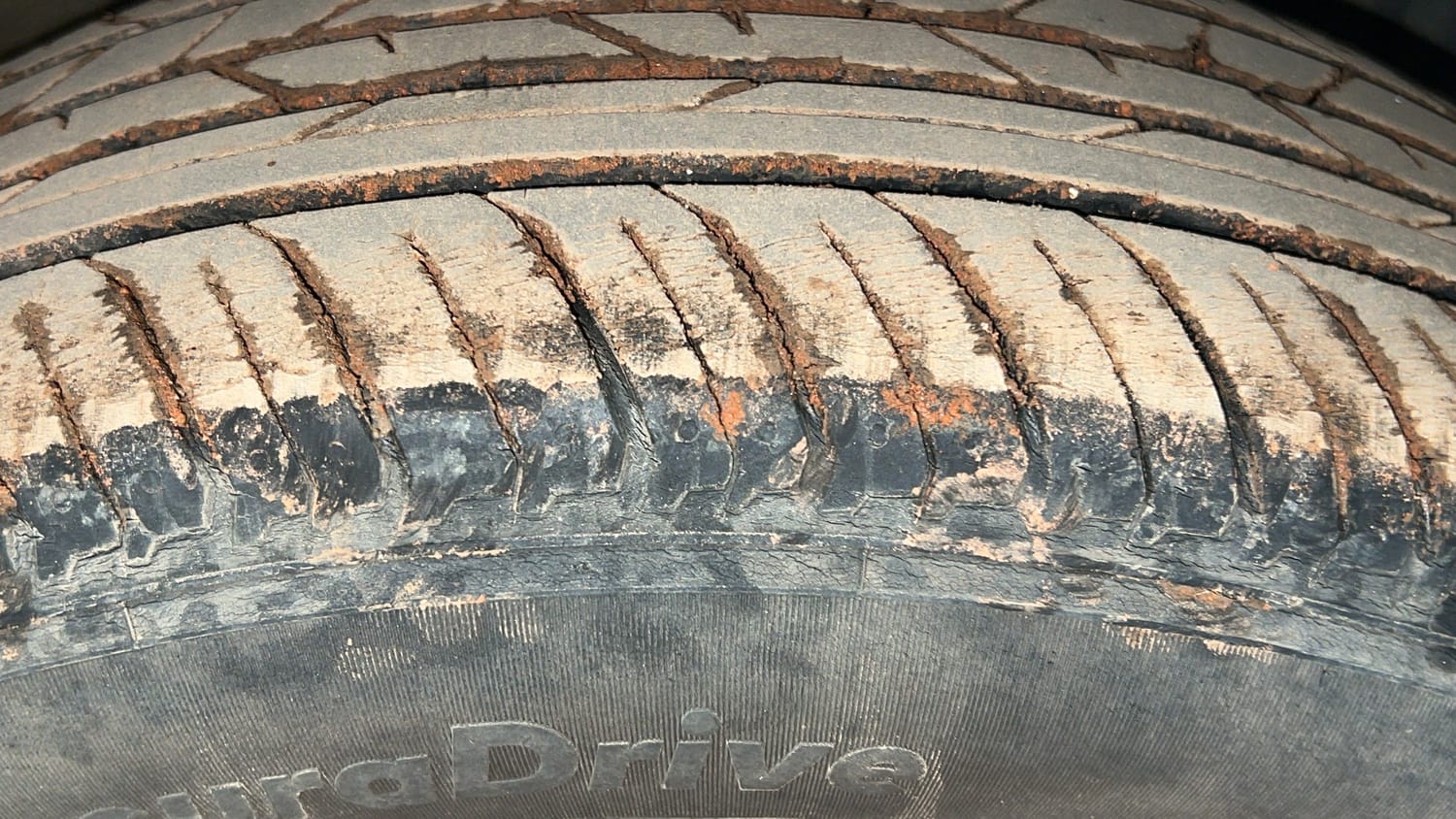 Used 2021 Nissan Magnite XV Petrol Manual tyres RIGHT FRONT TYRE TREAD VIEW