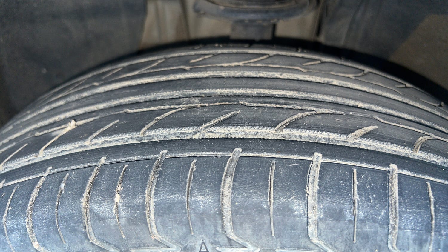 Used 2021 Renault Kiger RXT 1.0 Turbo MT Petrol Manual tyres LEFT FRONT TYRE TREAD VIEW