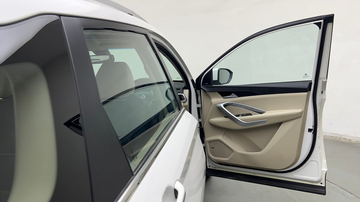 Used 2022 MG Motors Hector Sharp 1.5 Petrol Turbo Hybrid MT Hybrid Manual interior RIGHT FRONT DOOR OPEN VIEW
