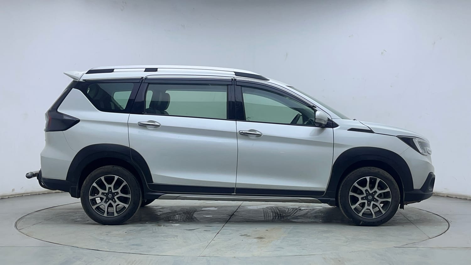 Used 2022 Maruti Suzuki XL6 Alpha MT Petrol Petrol Manual exterior RIGHT SIDE VIEW