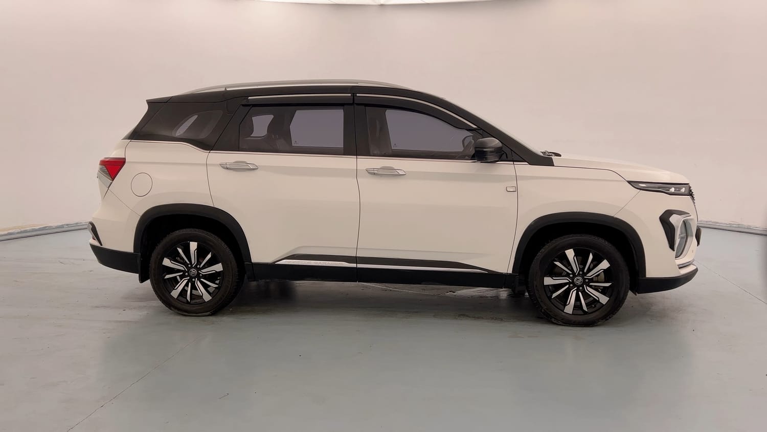 Used 2020 MG Motors Hector Plus Sharp 1.5 DCT Petrol Petrol Automatic exterior RIGHT SIDE VIEW