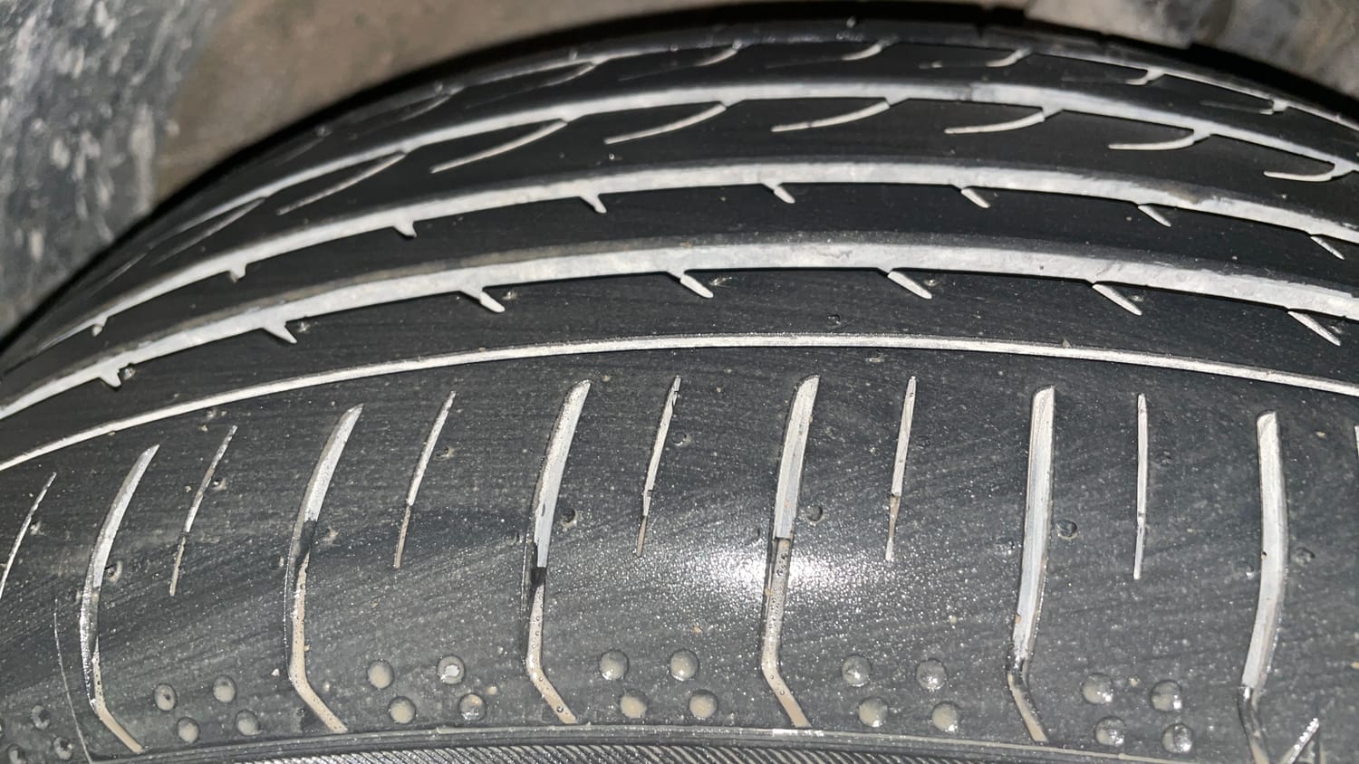 Used 2023 MG Motors Hector Plus Sharp 1.5 Petrol Turbo CVT 6-STR Petrol Automatic tyres RIGHT FRONT TYRE TREAD VIEW