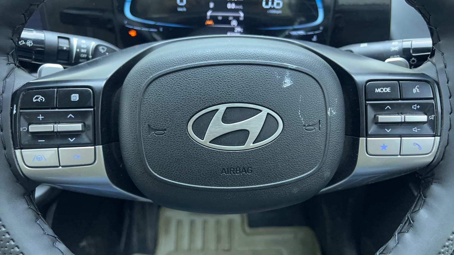 Used 2023 Hyundai Verna SX (O) 1.5 Petrol IVT Petrol Automatic top_features Cruise control