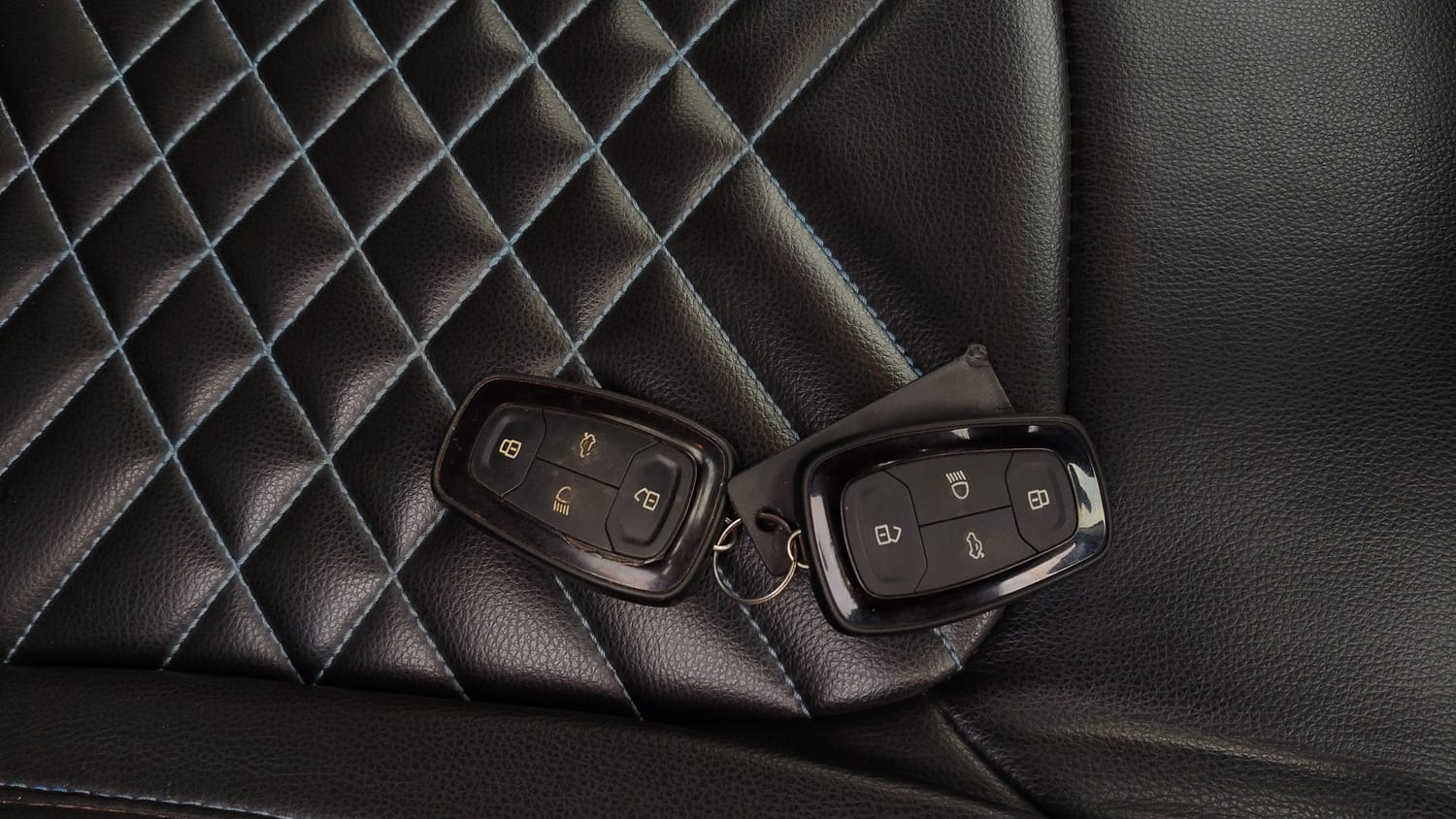 Used 2025 Tata Punch Creative Dual Tone Petrol Manual extra CAR KEY VIEW
