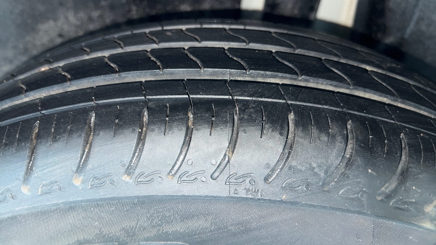 Used 2025 Maruti Suzuki Swift LXi Petrol Manual tyres LEFT REAR TYRE TREAD VIEW