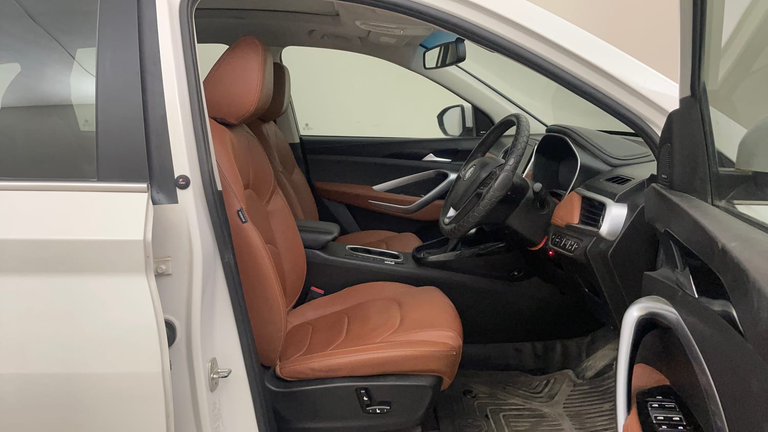 Used 2023 MG Motors Hector Plus Sharp 1.5 Petrol Turbo CVT 6-STR Petrol Automatic interior RIGHT SIDE FRONT DOOR CABIN VIEW