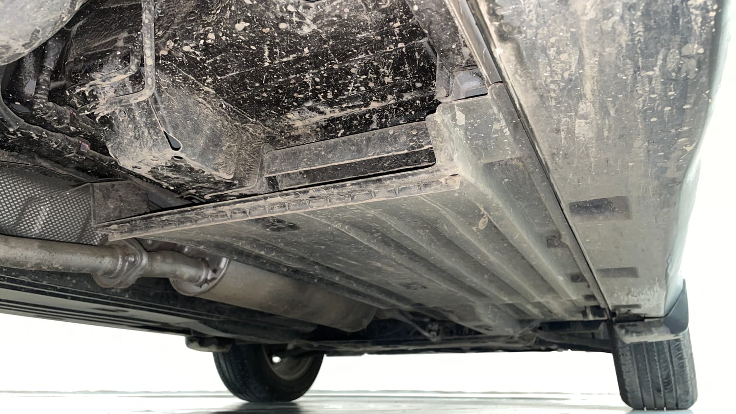 Used 2025 Toyota Urban Cruiser Hyryder G (O) AT NeoDrive Petrol Automatic extra REAR RIGHT UNDERBODY VIEW