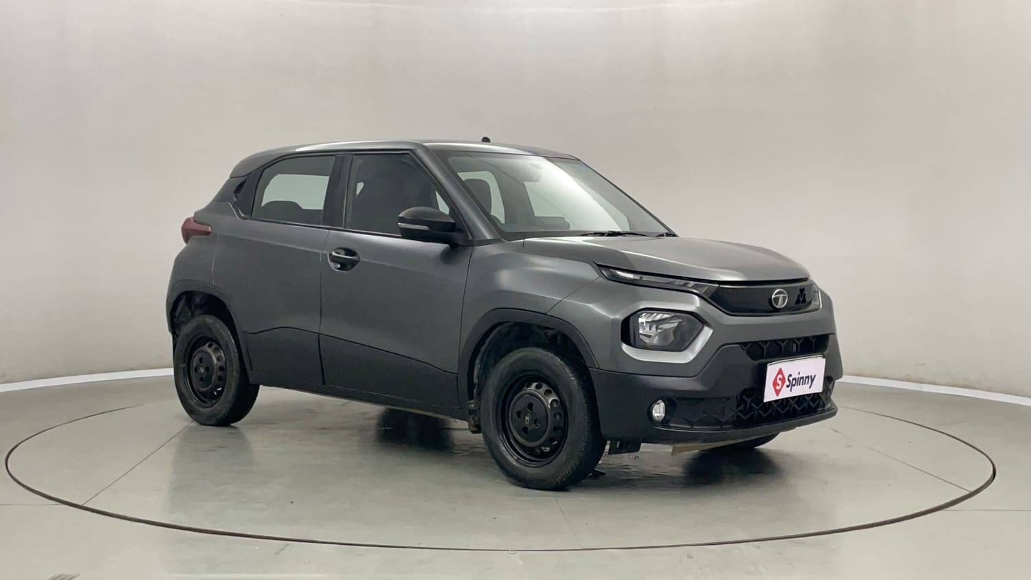 Used 2021 Tata Punch Pure MT Petrol Manual exterior RIGHT FRONT CORNER VIEW