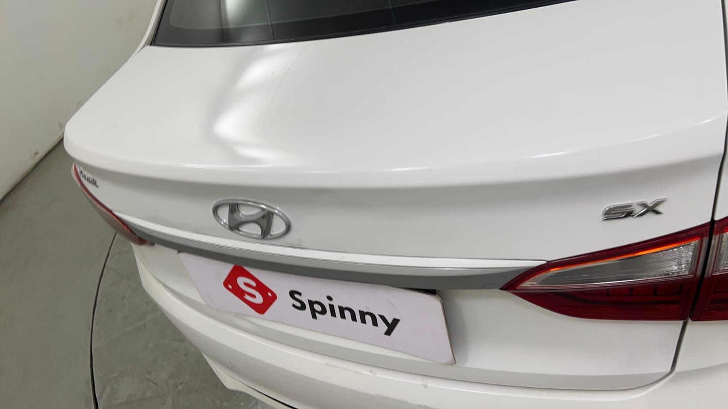 Used 2018 Hyundai Xcent SX 1.1 CRDi Diesel Manual dents MINOR DENT