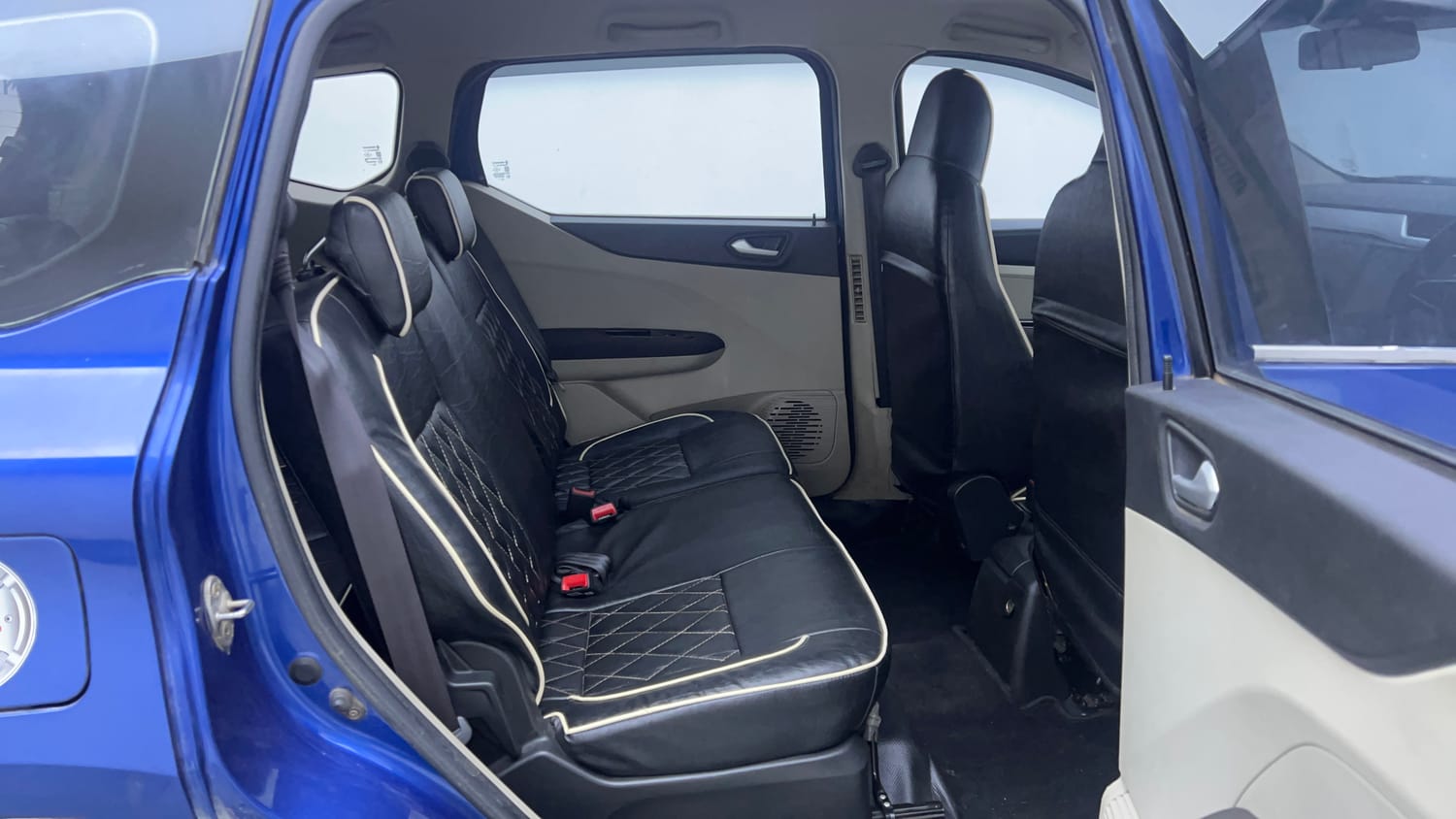 Used 2020 Renault Triber RXZ EASY-R AMT Petrol Automatic interior RIGHT SIDE REAR DOOR CABIN VIEW