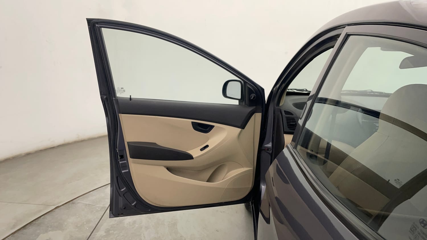 Used 2014 Hyundai Eon Magna Petrol Manual interior LEFT FRONT DOOR OPEN VIEW