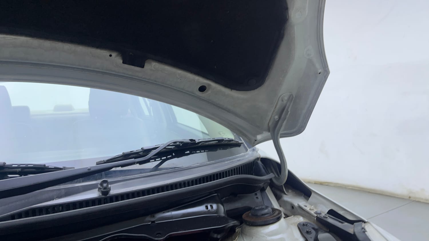 Used 2014 Maruti Suzuki Swift Dzire VXI Petrol Manual engine ENGINE LEFT SIDE HINGE & APRON VIEW