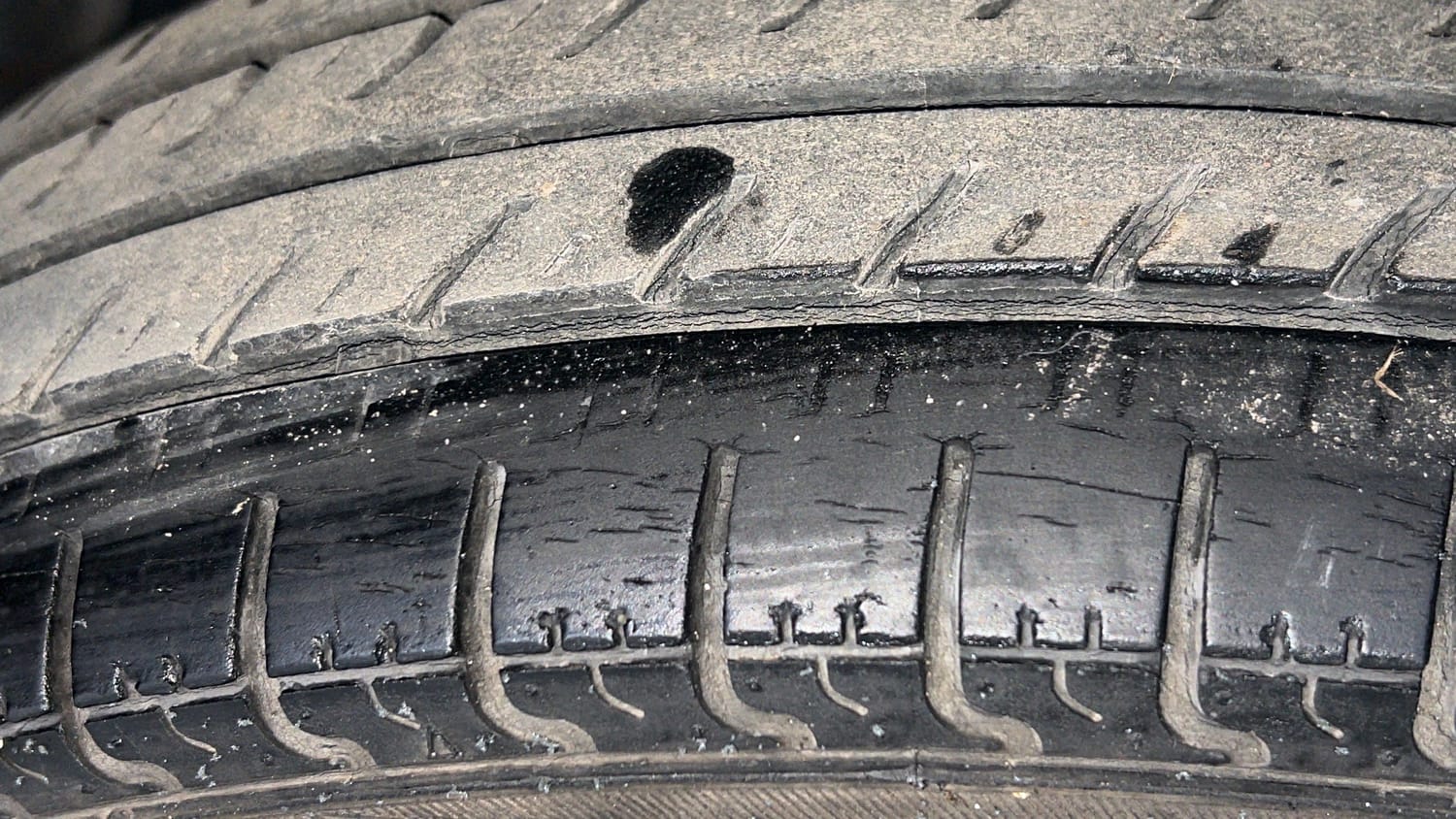 Used 2020 Renault Kwid RXT (O) 1.0 SCE Edition Petrol Manual tyres LEFT REAR TYRE TREAD VIEW