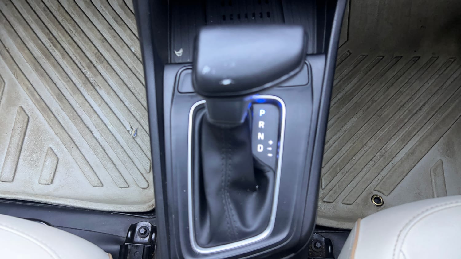 Used 2023 Hyundai Verna SX (O) 1.5 Petrol IVT Petrol Automatic interior GEAR  KNOB VIEW