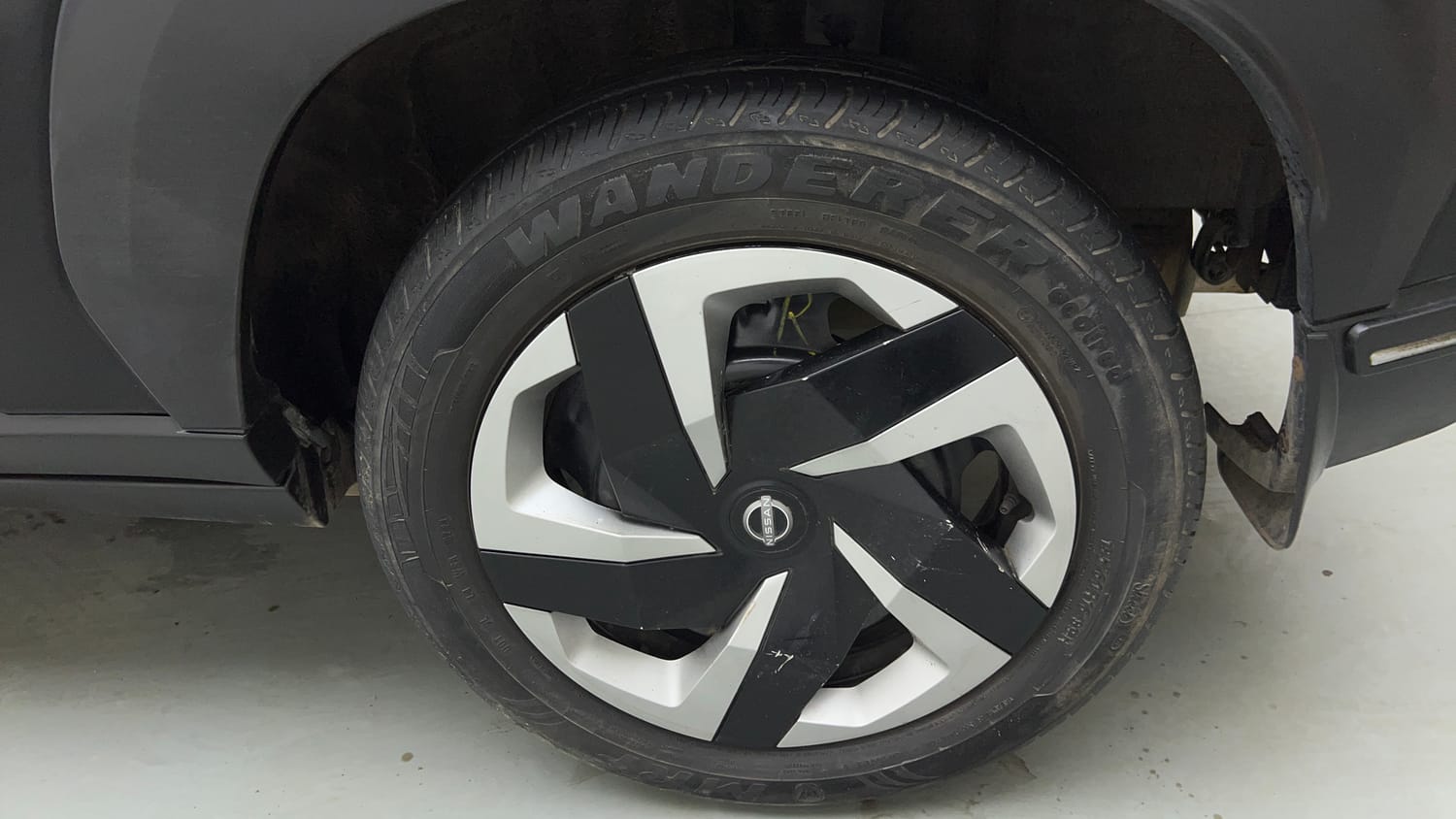 Used 2023 Nissan Magnite XL Petrol+Cng (Outside fitted) Cng Manual tyres LEFT REAR TYRE RIM VIEW