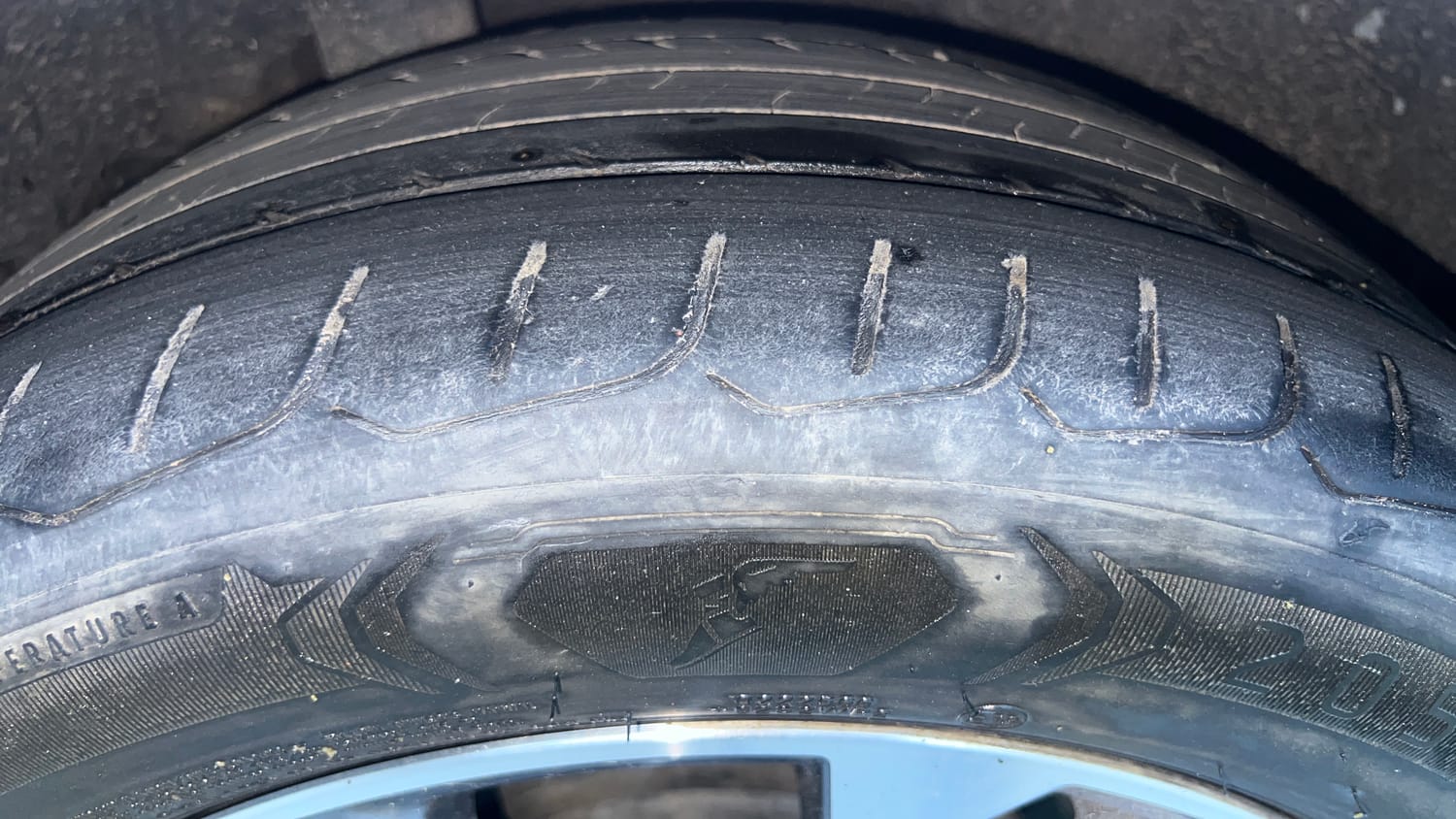 Used 2023 Hyundai Verna SX (O) 1.5 Petrol IVT Petrol Automatic tyres RIGHT REAR TYRE TREAD VIEW
