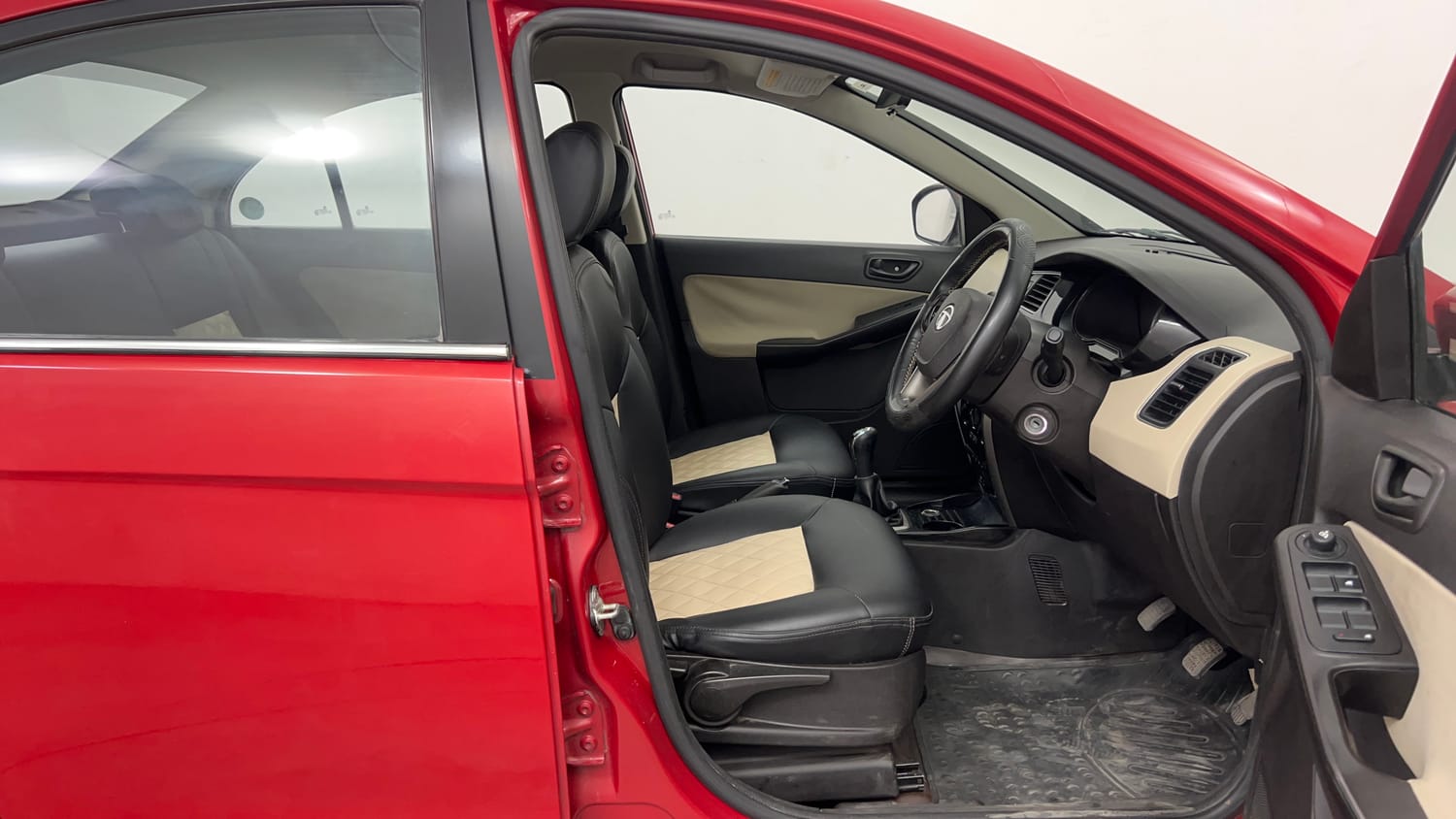 Used 2014 Tata Zest XMS Petrol Petrol Manual interior RIGHT SIDE FRONT DOOR CABIN VIEW