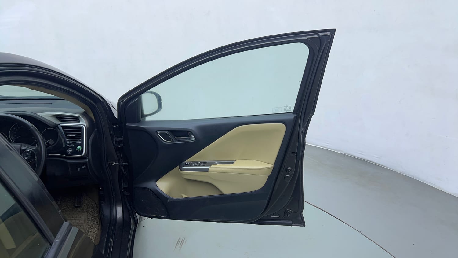 Used 2017 Honda City ZX CVT Petrol Petrol Automatic interior RIGHT FRONT DOOR OPEN VIEW