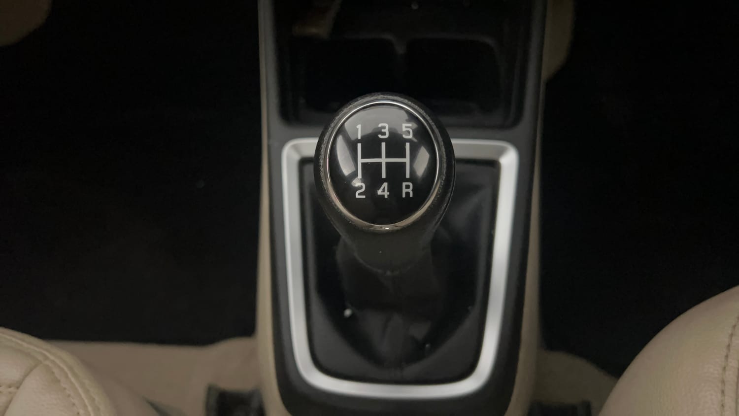 Used 2022 Maruti Suzuki Dzire ZXi Plus Petrol Manual interior GEAR  KNOB VIEW