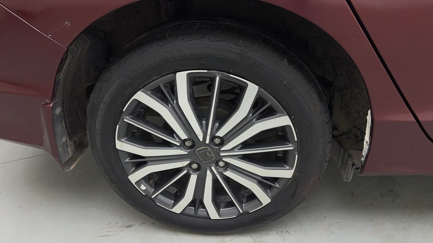 Used 2017 Honda City ZX CVT Petrol Petrol Automatic tyres RIGHT REAR TYRE RIM VIEW