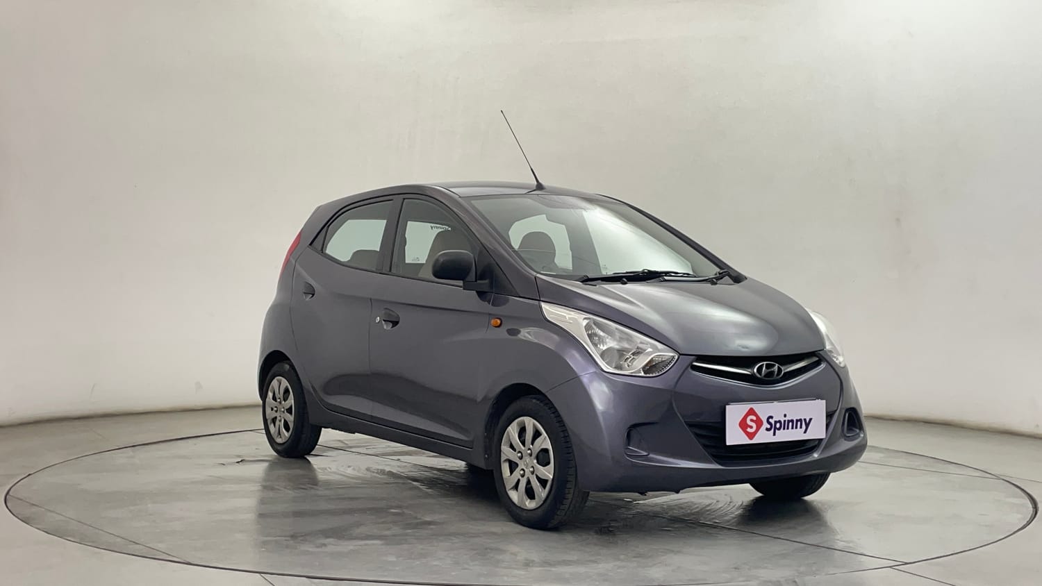 Used 2014 Hyundai Eon Magna Petrol Manual exterior RIGHT FRONT CORNER VIEW