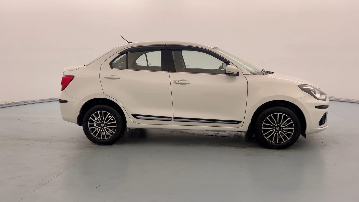 Used 2022 Maruti Suzuki Dzire ZXi Plus Petrol Manual exterior RIGHT SIDE VIEW