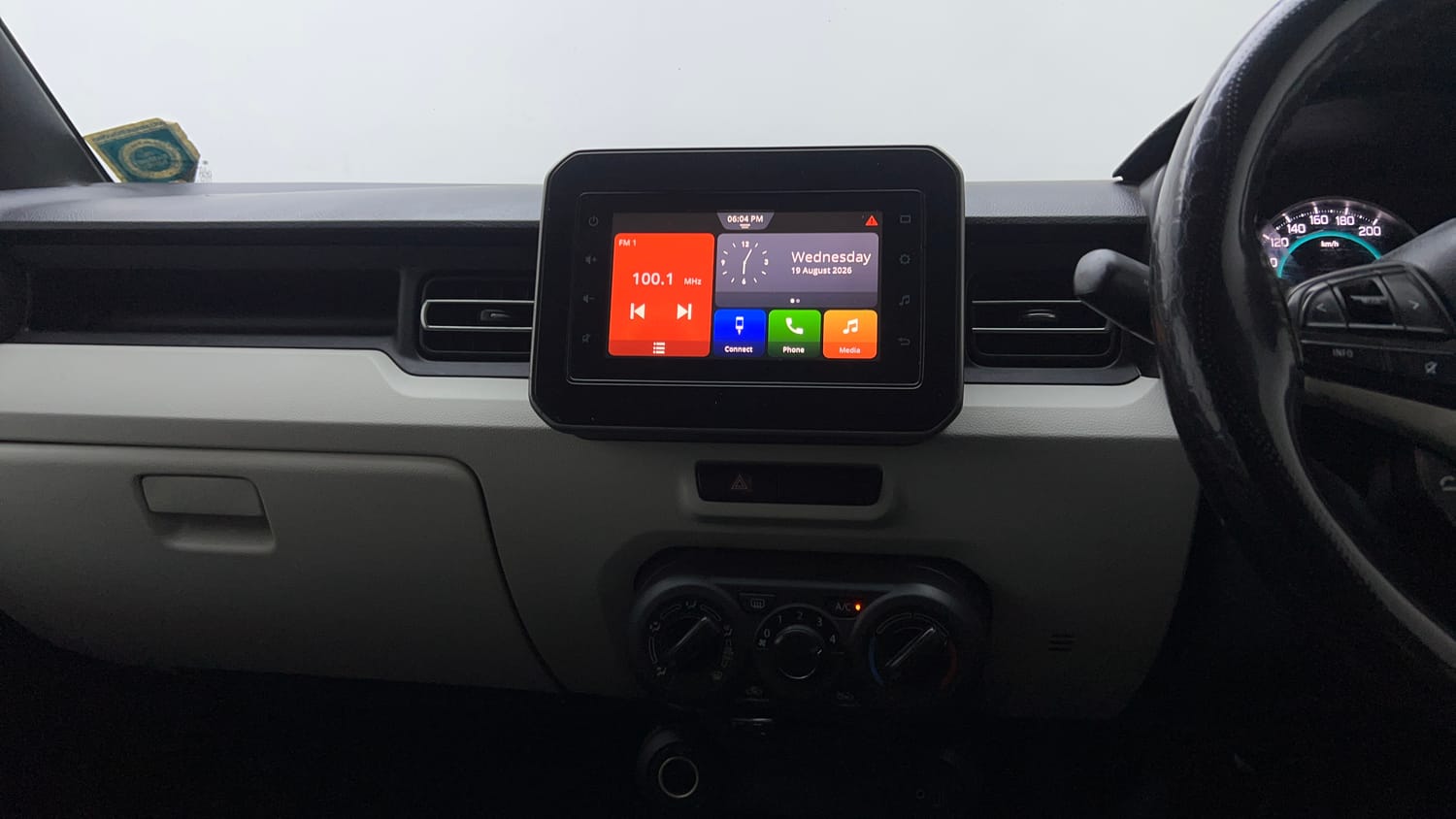 Used 2020 Maruti Suzuki Ignis Zeta 1.2 MT Petrol Manual top_features Integrated (in-dash) music system