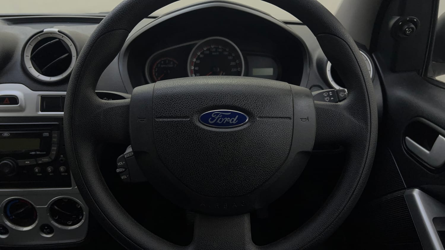 Used 2015 Ford Figo Duratec Petrol Titanium 1.2 Petrol Manual top_features Airbags