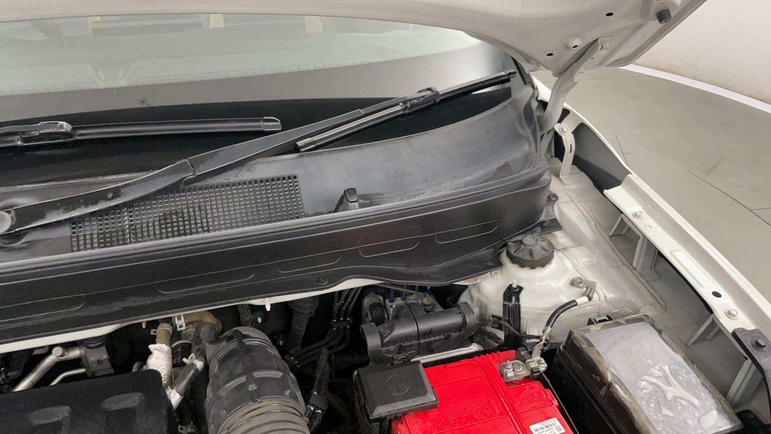Used 2022 Hyundai Venue SX 1.0 Turbo Petrol Manual engine ENGINE LEFT SIDE HINGE & APRON VIEW