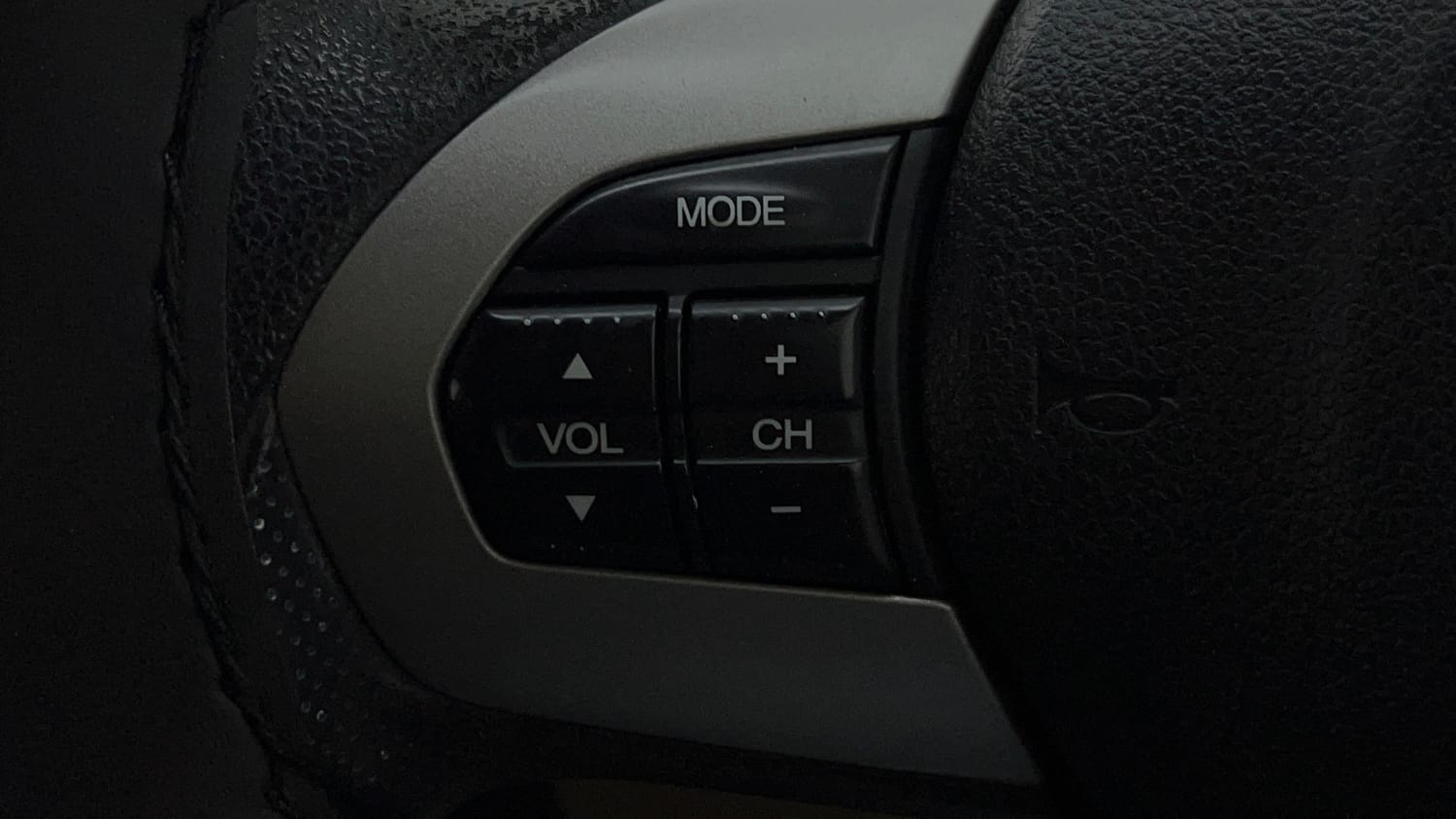 Used 2017 Honda Amaze 1.2 S i-VTEC Petrol Manual top_features Steering mounted controls