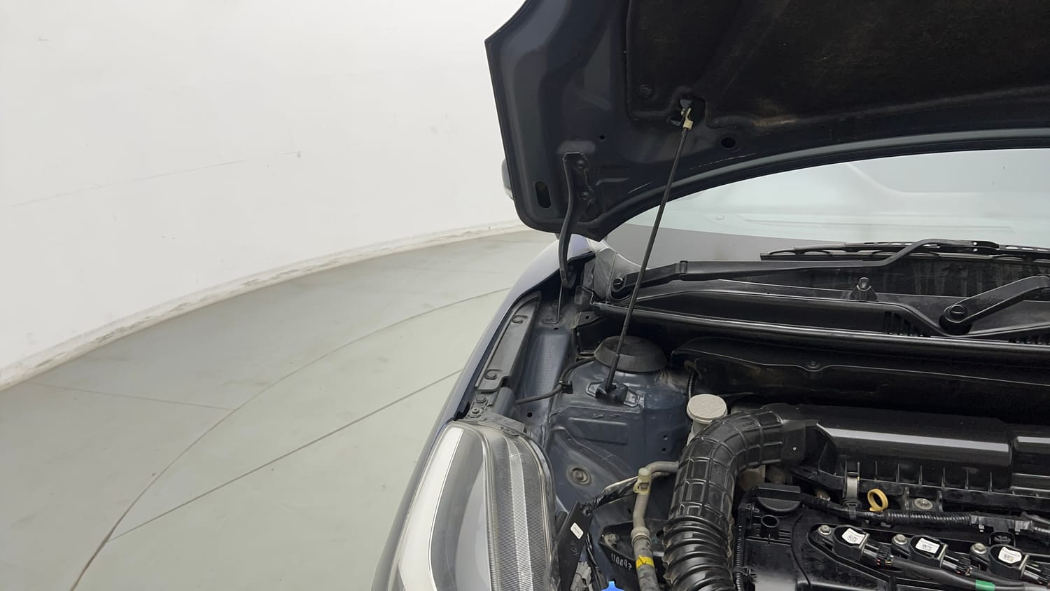 Used 2021 Maruti Suzuki Baleno Delta Petrol+CNG (Outside Fitted) Cng Manual engine ENGINE RIGHT SIDE HINGE & APRON VIEW
