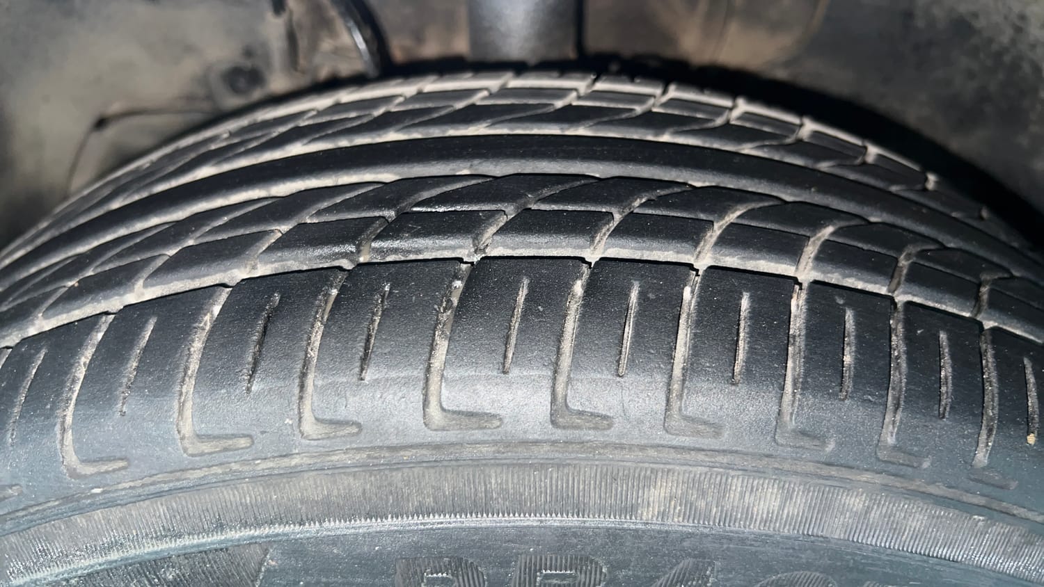 Used 2019 Tata Tiago Revotron XZA Petrol Automatic tyres LEFT FRONT TYRE TREAD VIEW