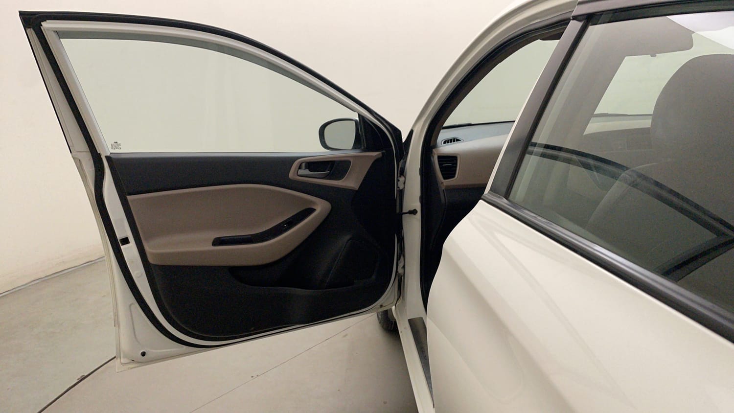 Used 2016 Hyundai Elite i20 Asta 1.4 CRDI (O) Diesel Manual interior LEFT FRONT DOOR OPEN VIEW