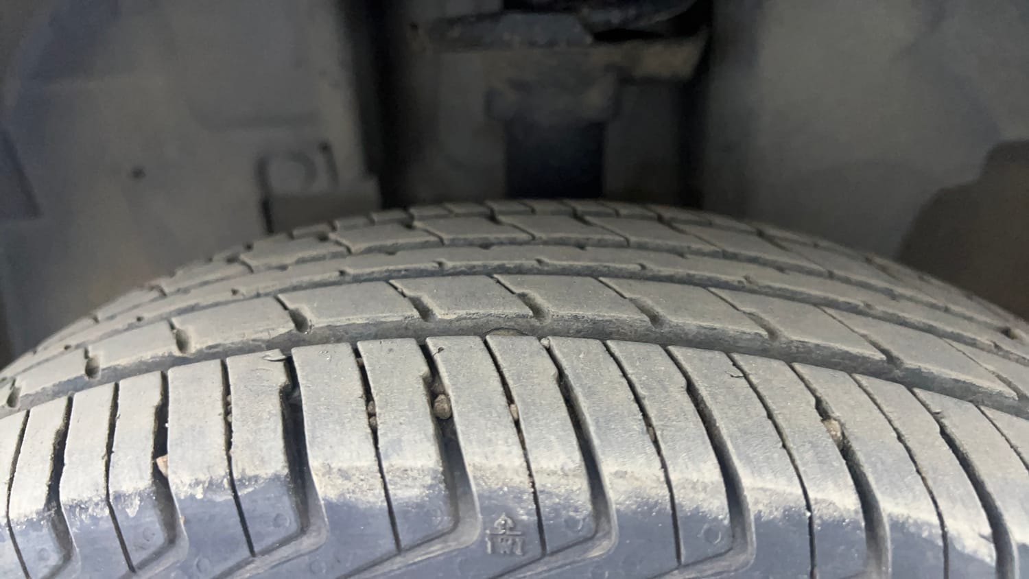 Used 2018 Renault Kwid CLIMBER 1.0 AMT Petrol Automatic tyres LEFT FRONT TYRE TREAD VIEW