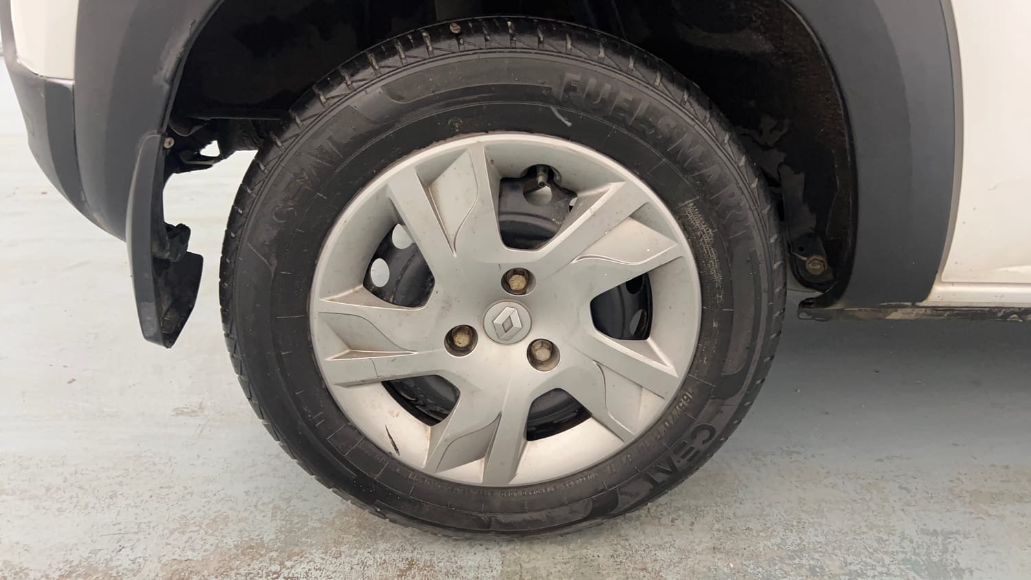 Used 2021 Renault Kwid RXT 1.0 Opt Petrol Manual tyres RIGHT REAR TYRE RIM VIEW