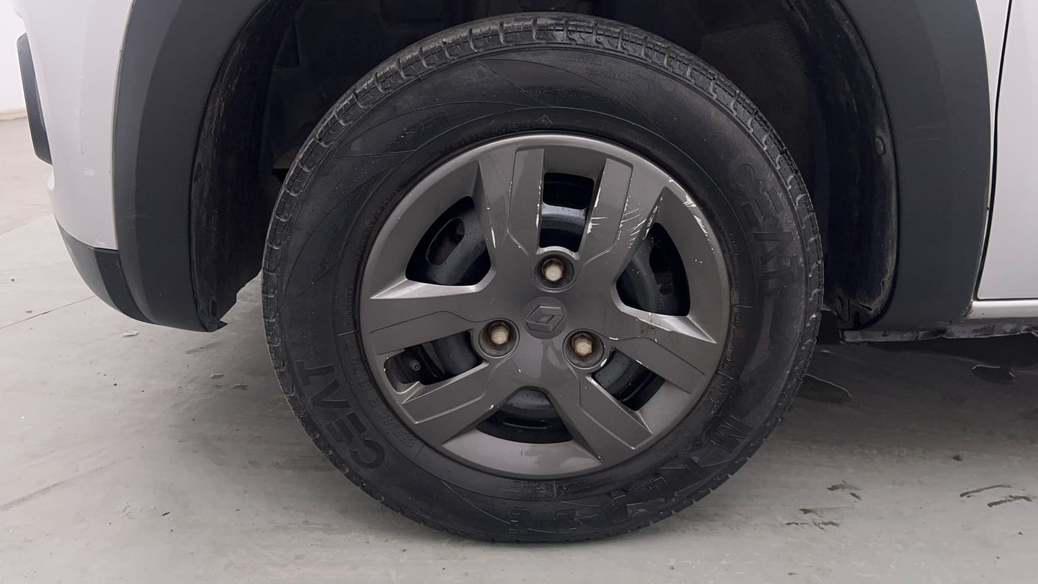 Used 2020 Renault Kwid RXT (O) 1.0 SCE Edition Petrol Manual tyres LEFT FRONT TYRE RIM VIEW