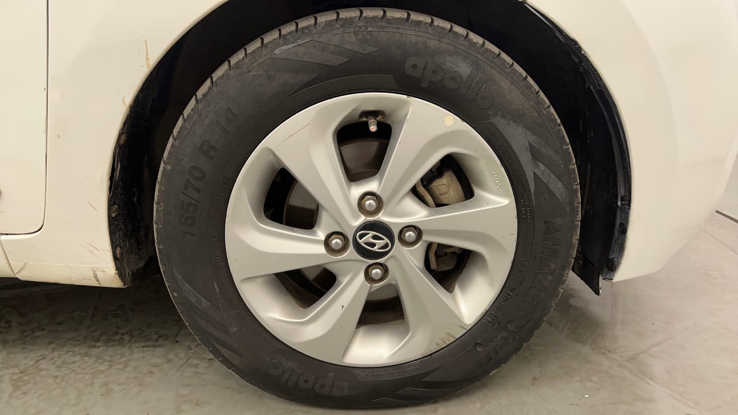 Used 2018 Hyundai Xcent SX 1.1 CRDi Diesel Manual tyres RIGHT FRONT TYRE RIM VIEW