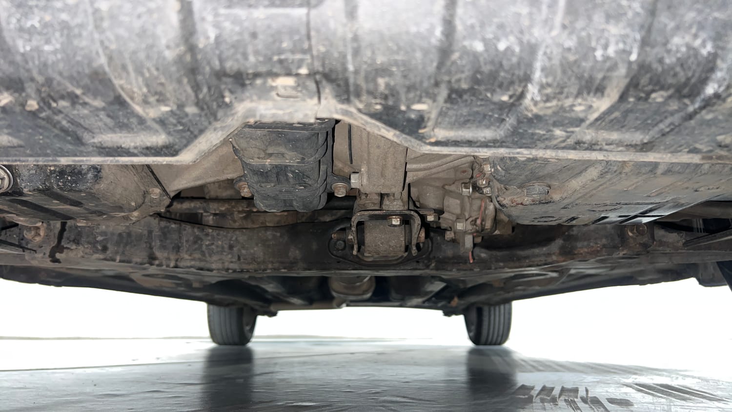 Used 2016 Hyundai Verna 1.6 VTVT S AT Petrol Automatic extra FRONT LEFT UNDERBODY VIEW