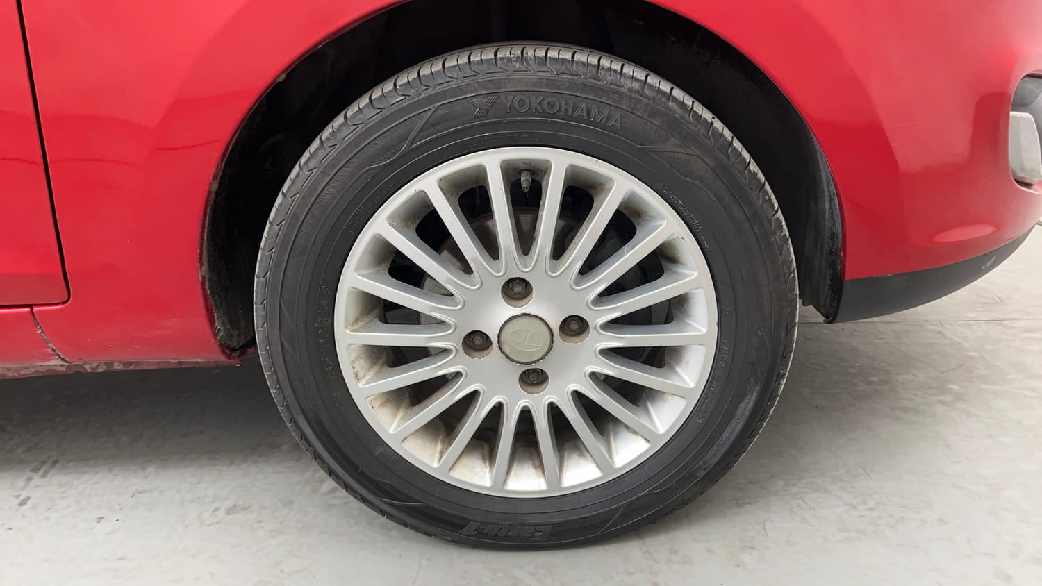 Used 2014 Tata Zest XMS Petrol Petrol Manual tyres RIGHT FRONT TYRE RIM VIEW