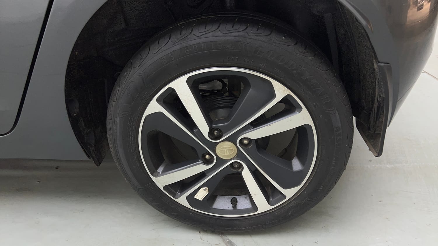 Used 2024 Tata Altroz XZ Petrol Petrol Manual tyres LEFT REAR TYRE RIM VIEW