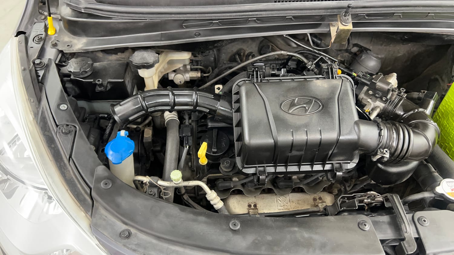 Used 2013 Hyundai i10 Magna 1.1 iRDE2 Petrol Manual engine ENGINE RIGHT SIDE VIEW