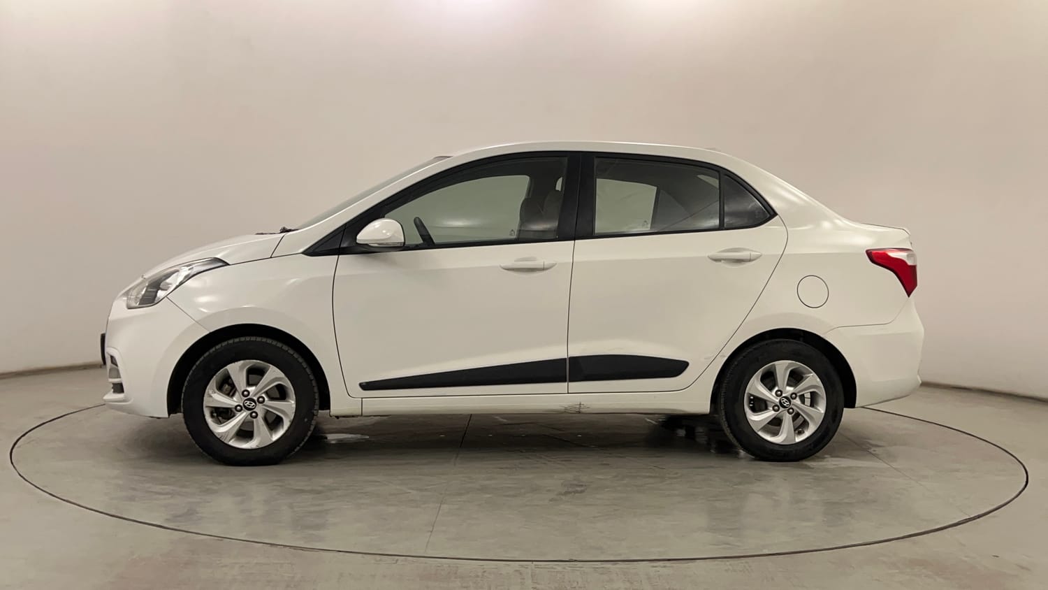 Used 2018 Hyundai Xcent SX 1.1 CRDi Diesel Manual exterior LEFT SIDE VIEW