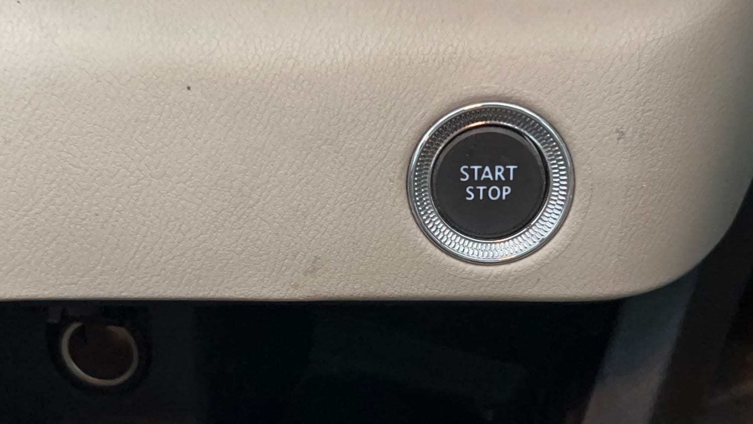 Used 2021 Nissan Magnite XV Petrol Manual top_features Keyless start