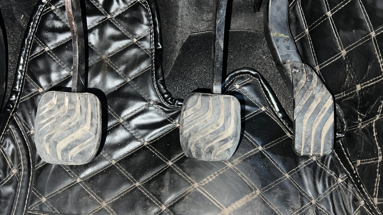 Used 2023 Nissan Magnite XL Petrol+Cng (Outside fitted) Cng Manual interior PEDALS VIEW