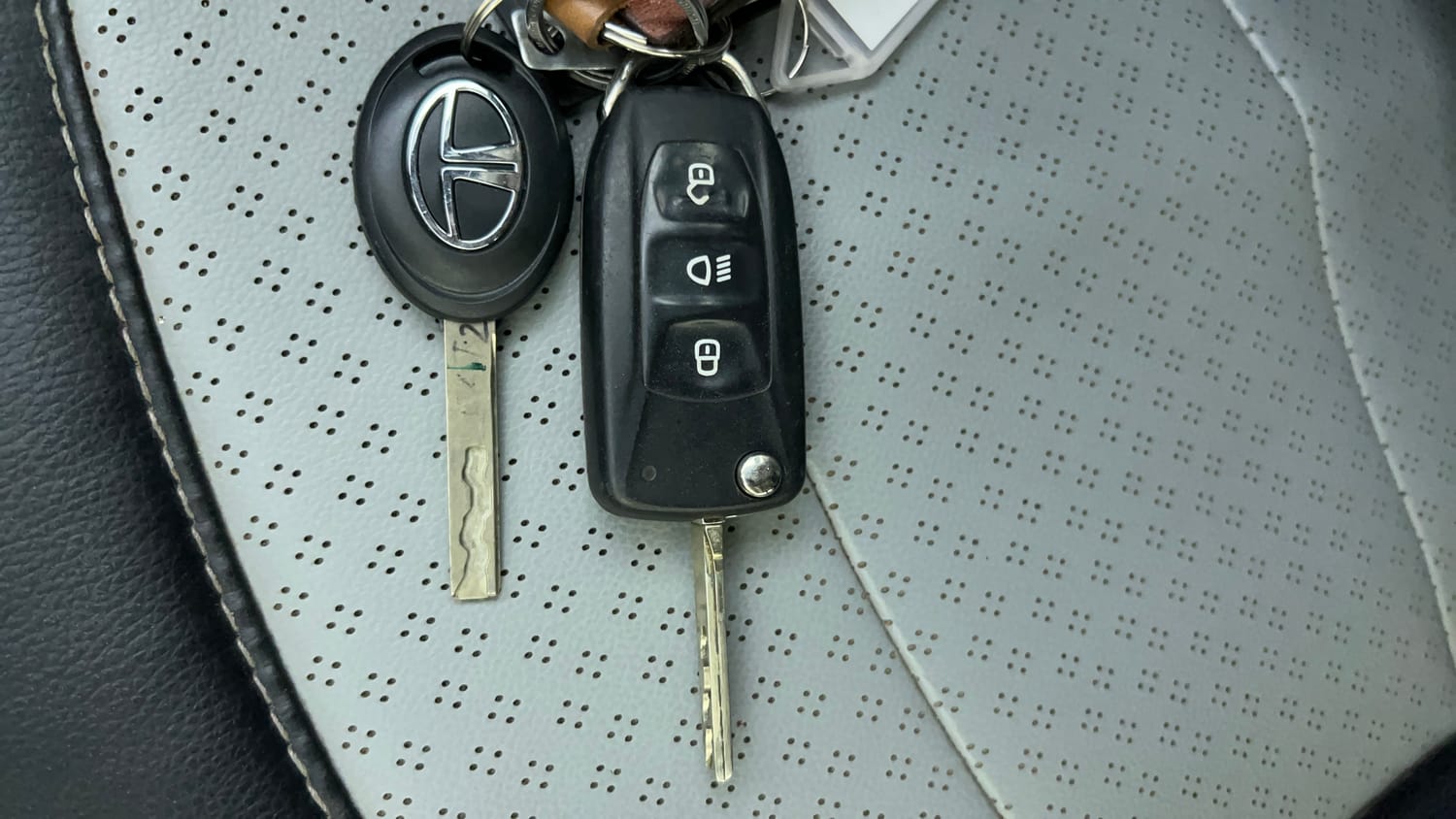 Used 2022 Tata Tiago XT CNG Cng Manual extra CAR KEY VIEW
