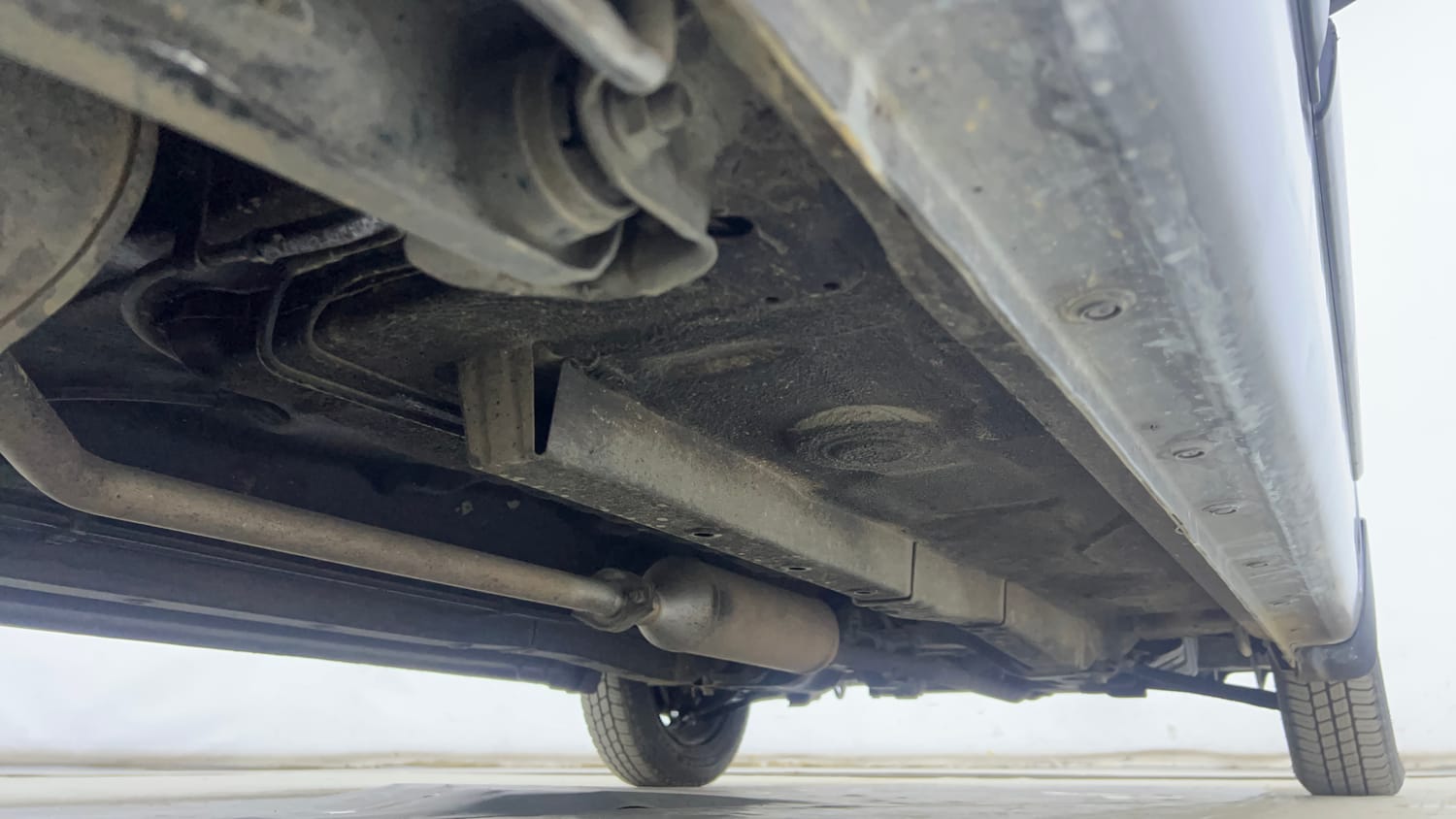 Used 2013 Maruti Suzuki Wagon R 1.0 LXI CNG (outside fitted) Cng Manual extra REAR RIGHT UNDERBODY VIEW