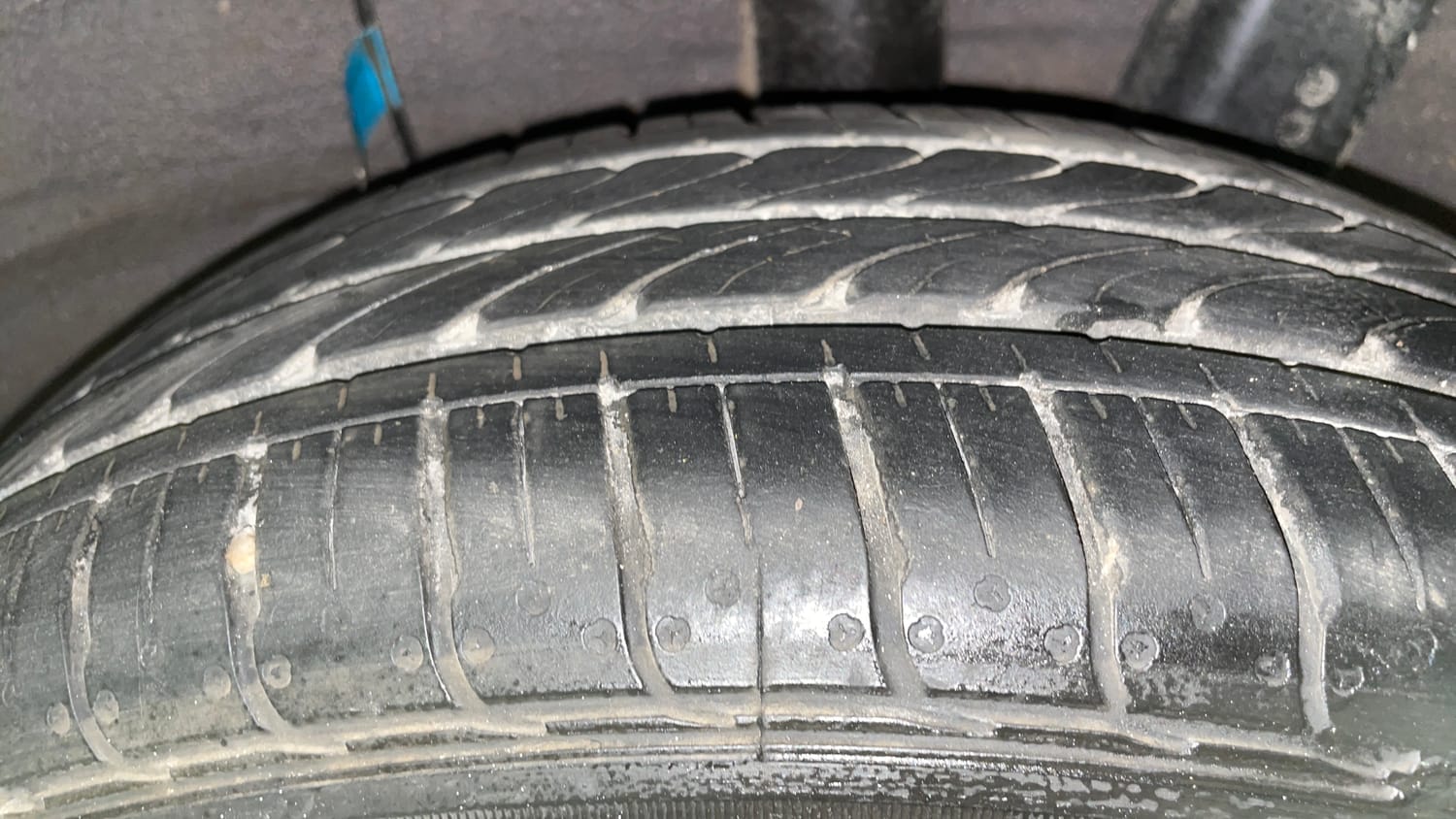 Used 2022 Hyundai Aura SX Plus 1.2 AMT Petrol Petrol Automatic tyres LEFT REAR TYRE TREAD VIEW