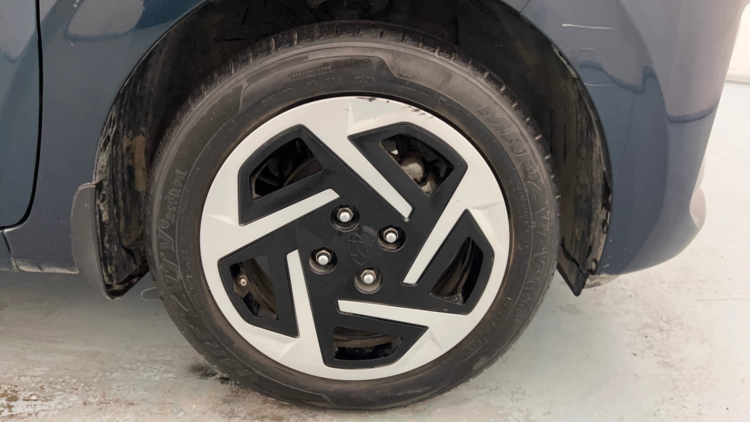 Used 2023 Hyundai Grand i10 Nios Sportz 1.2 Kappa VTVT Petrol Manual tyres RIGHT FRONT TYRE RIM VIEW