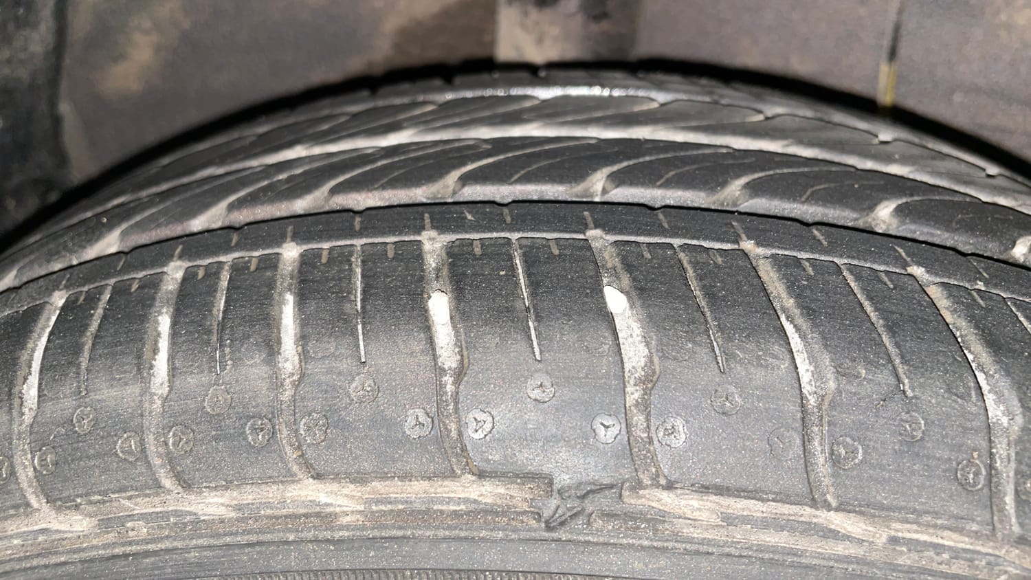 Used 2022 Hyundai Aura SX Plus 1.2 AMT Petrol Petrol Automatic tyres RIGHT REAR TYRE TREAD VIEW